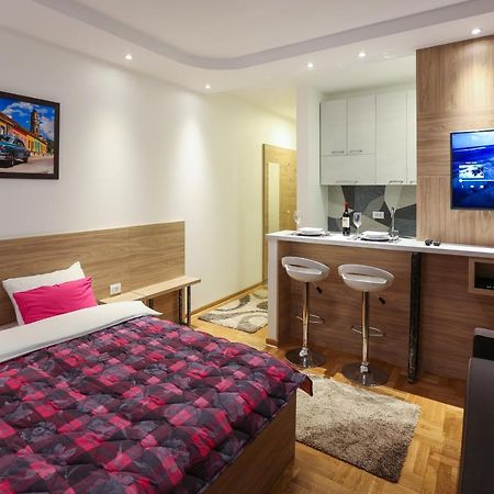 Apartment Promenada 30 Нови Сад Екстериор снимка